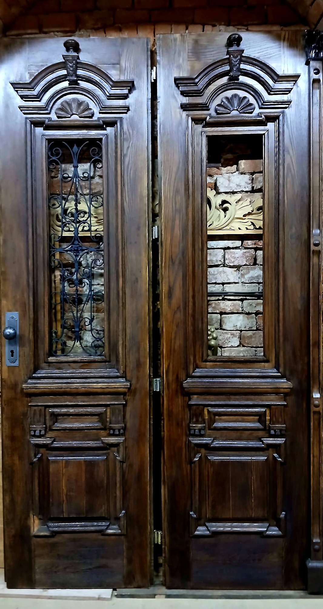 Renovace historických dřevěných dveří Olomouc – odborná repase Novoreno