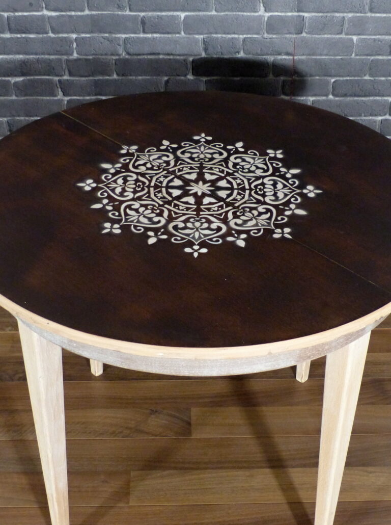 Renovovaný dřevěný stůl po kompletní renovaci nábytku Novoreno Olomouc