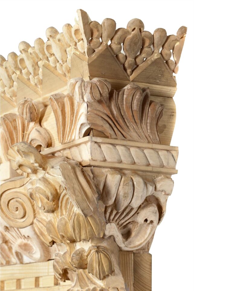 Detail ručně vyřezávaného ornamentu – práce mistra řezbáře